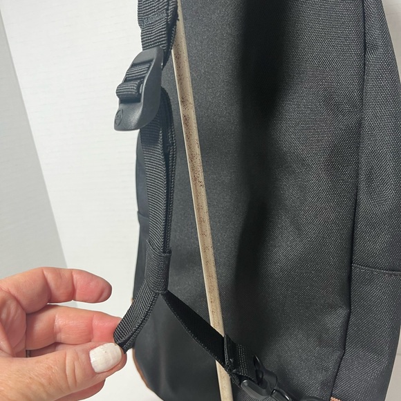 Herschel Supply Co. Heritage Crossbody Shoulder Bag - Picture 9 of 14